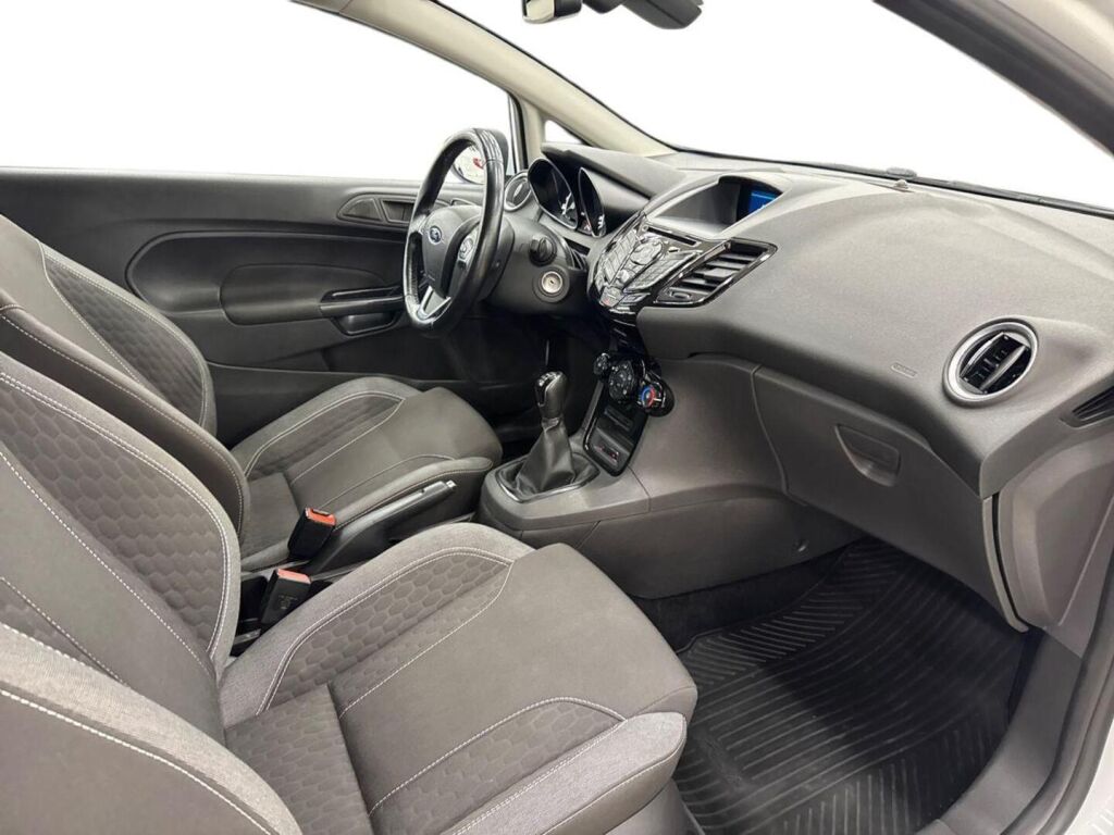Ford Fiesta Van 2016 Valkoinen