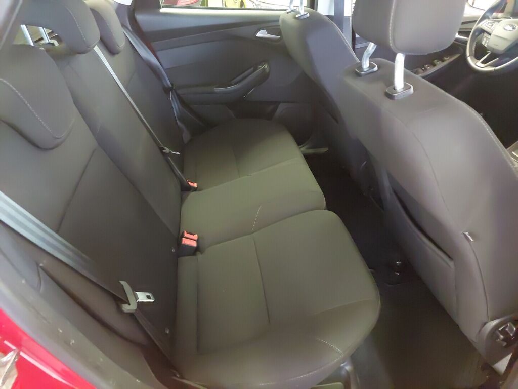 Ford Focus 2016 Punainen