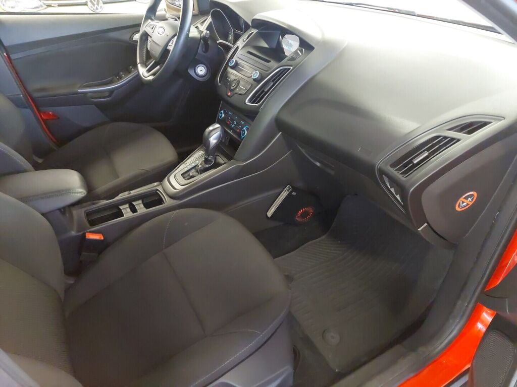 Ford Focus 2016 Punainen