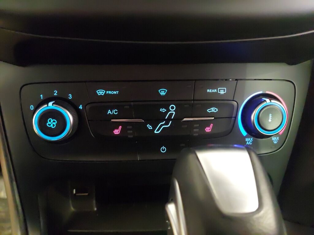 Ford Focus 2016 Punainen