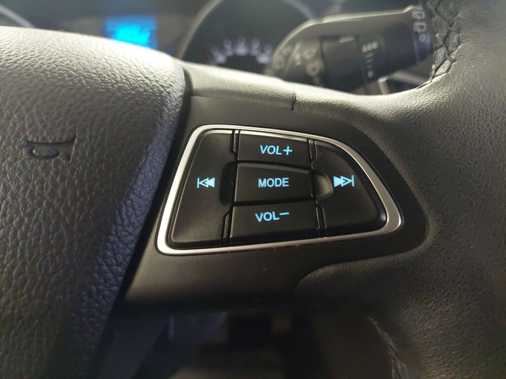 Ford Focus 2016 Punainen