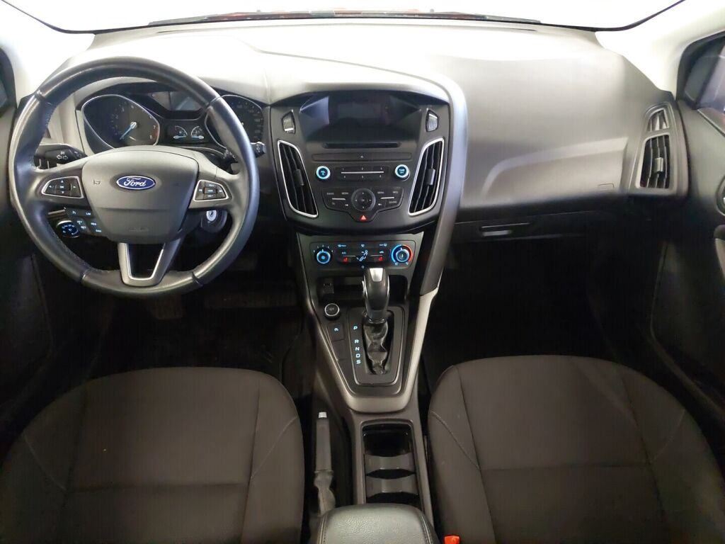 Ford Focus 2016 Punainen