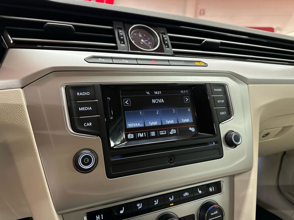 Volkswagen Passat 2016 Valkoinen