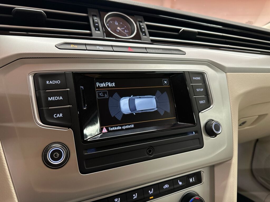 Volkswagen Passat 2016 Valkoinen