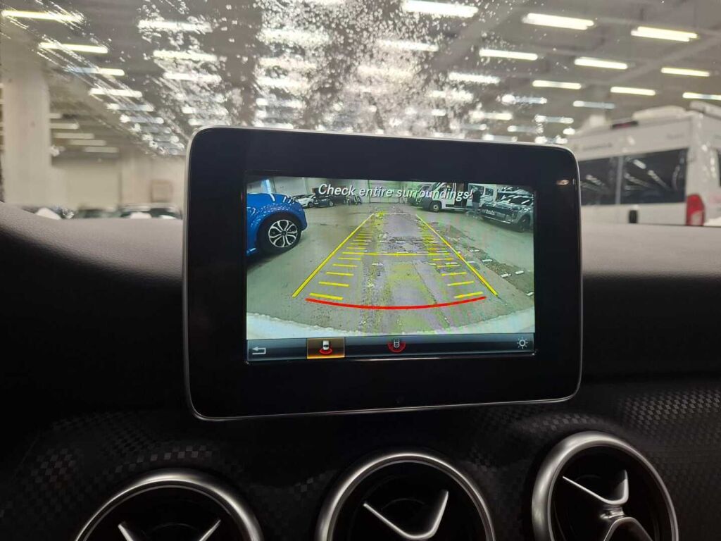 Mercedes-Benz A 2016 Punainen