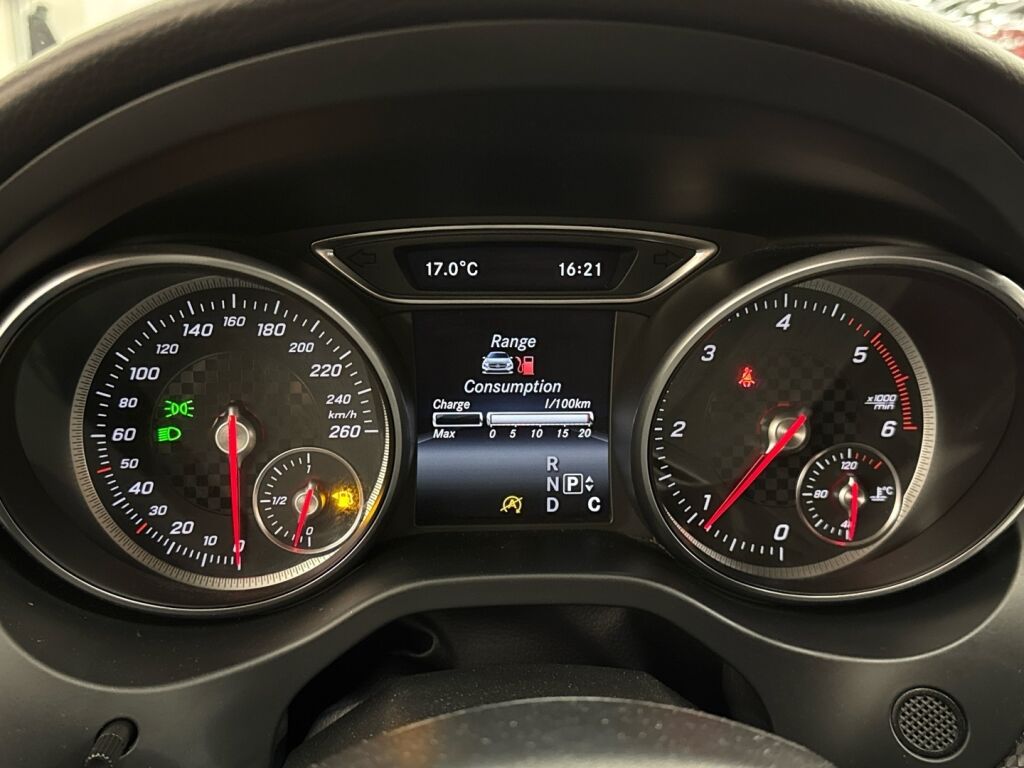 Mercedes-Benz A 2016 Punainen