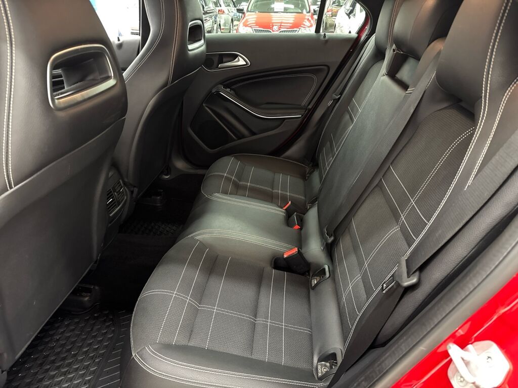 Mercedes-Benz A 2016 Punainen