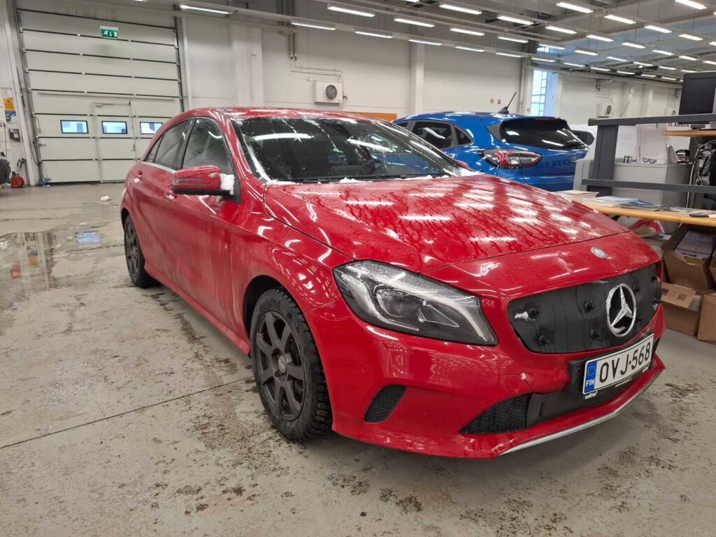 Mercedes-Benz A 2016 Punainen