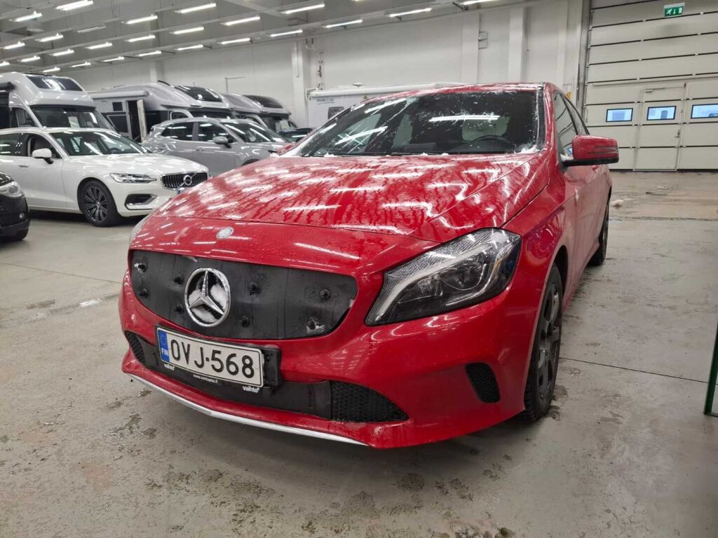 Mercedes-Benz A 2016 Punainen