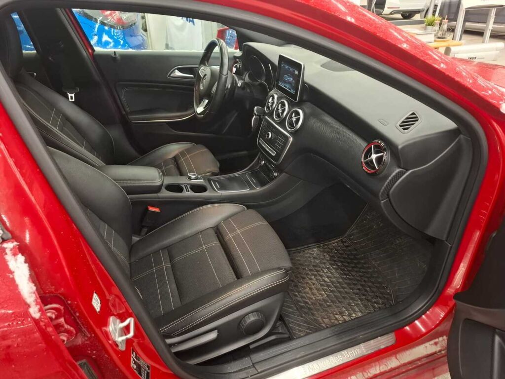 Mercedes-Benz A 2016 Punainen
