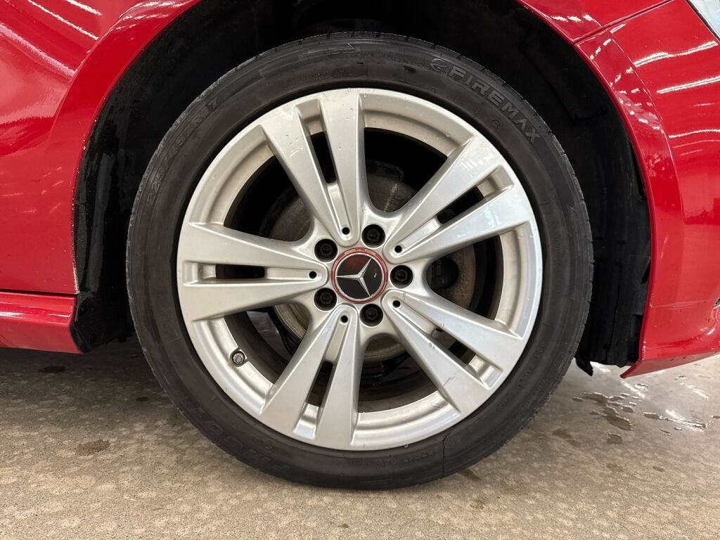 Mercedes-Benz A 2016 Punainen