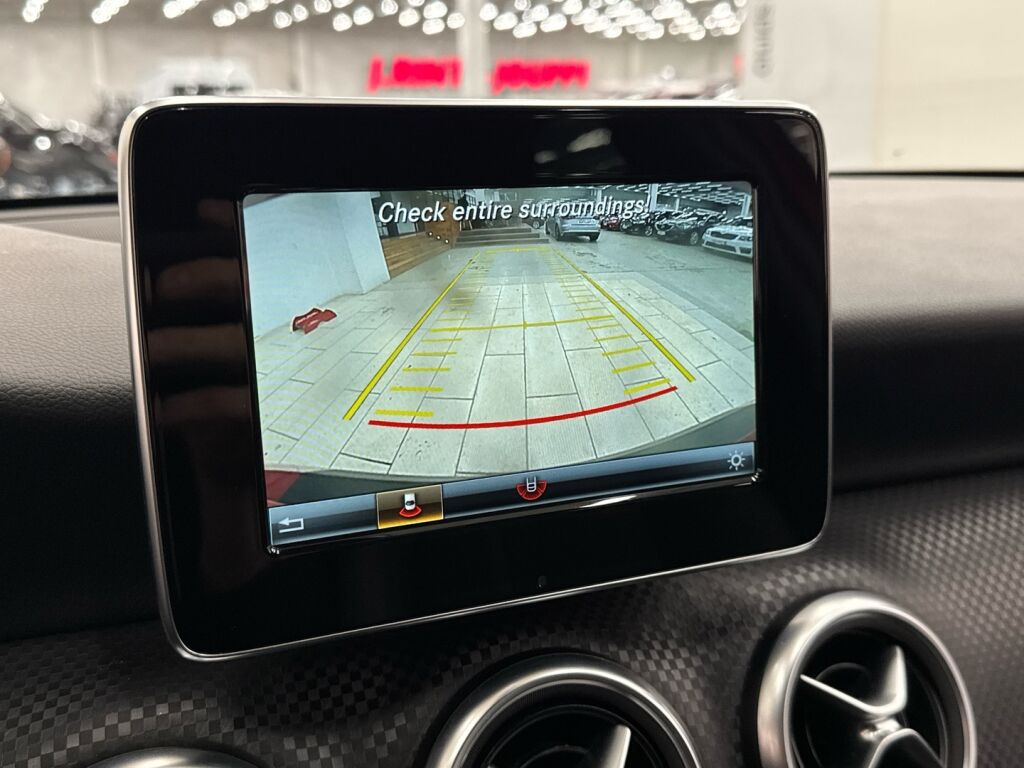 Mercedes-Benz A 2016 Punainen