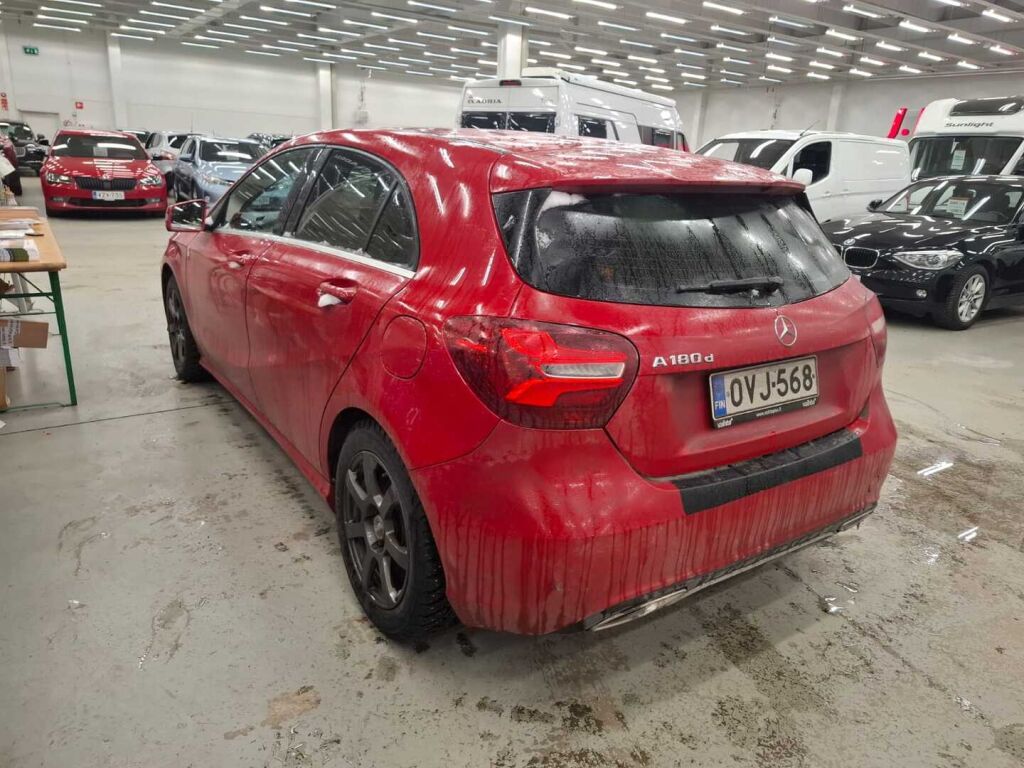 Mercedes-Benz A 2016 Punainen