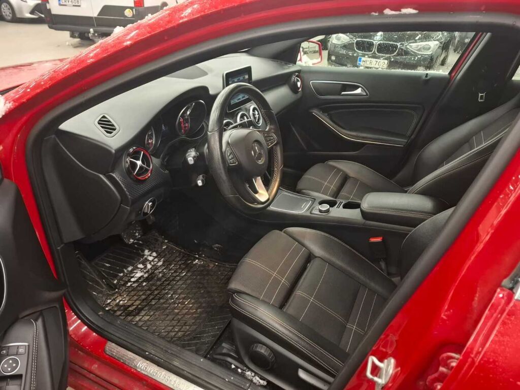 Mercedes-Benz A 2016 Punainen