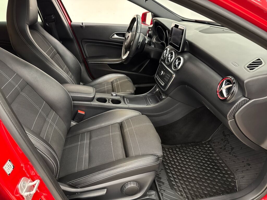 Mercedes-Benz A 2016 Punainen