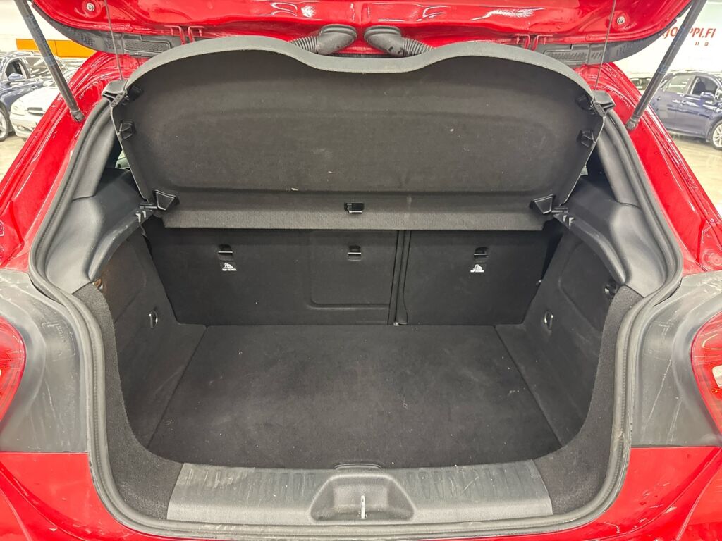 Mercedes-Benz A 2016 Punainen