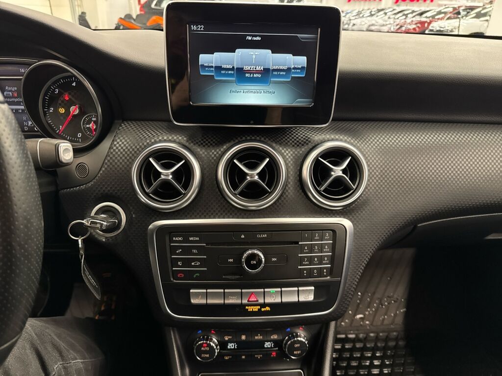 Mercedes-Benz A 2016 Punainen