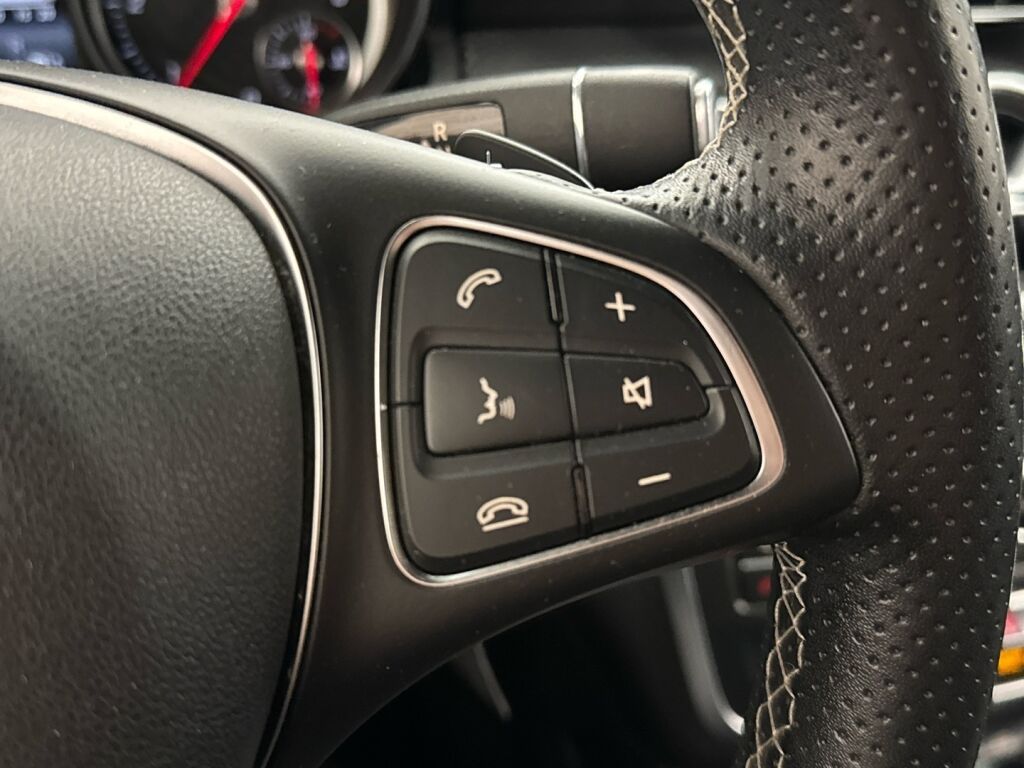 Mercedes-Benz A 2016 Punainen