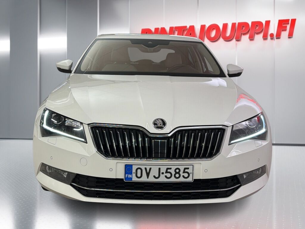 Skoda Superb 2016 Valkoinen
