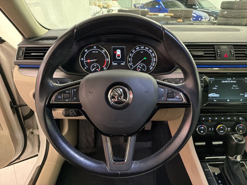 Skoda Superb 2016 Valkoinen