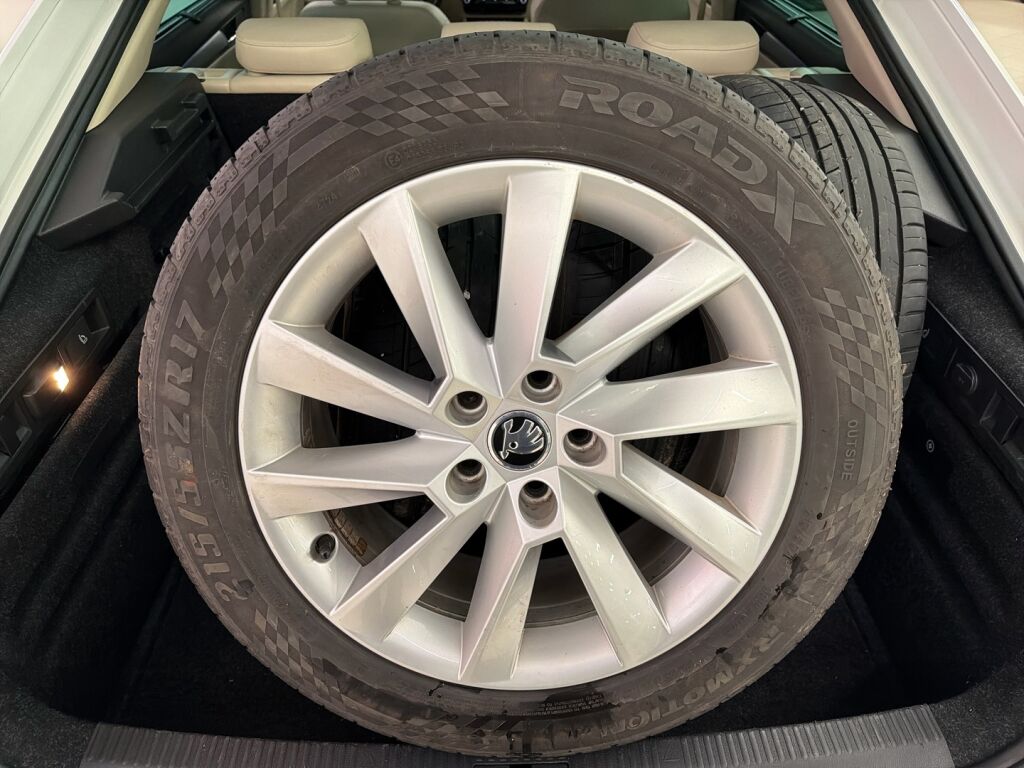 Skoda Superb 2016 Valkoinen