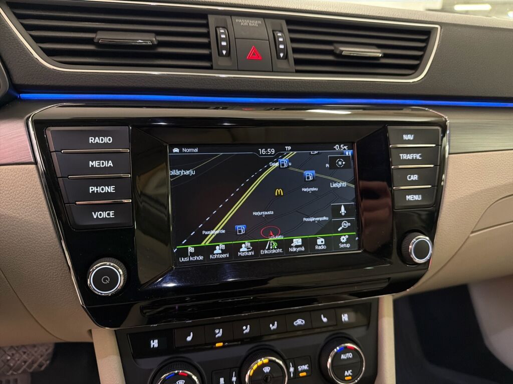 Skoda Superb 2016 Valkoinen