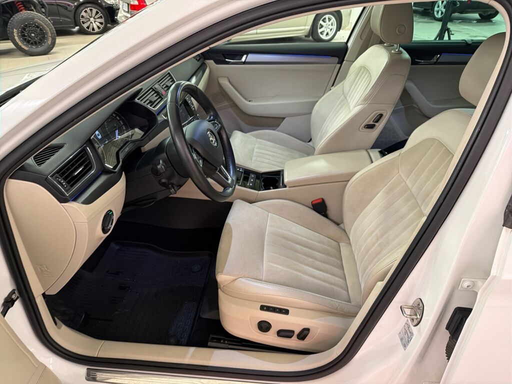 Skoda Superb 2016 Valkoinen