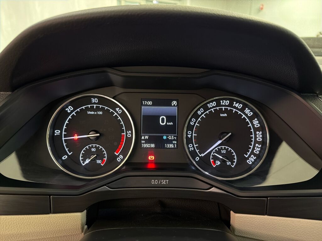 Skoda Superb 2016 Valkoinen