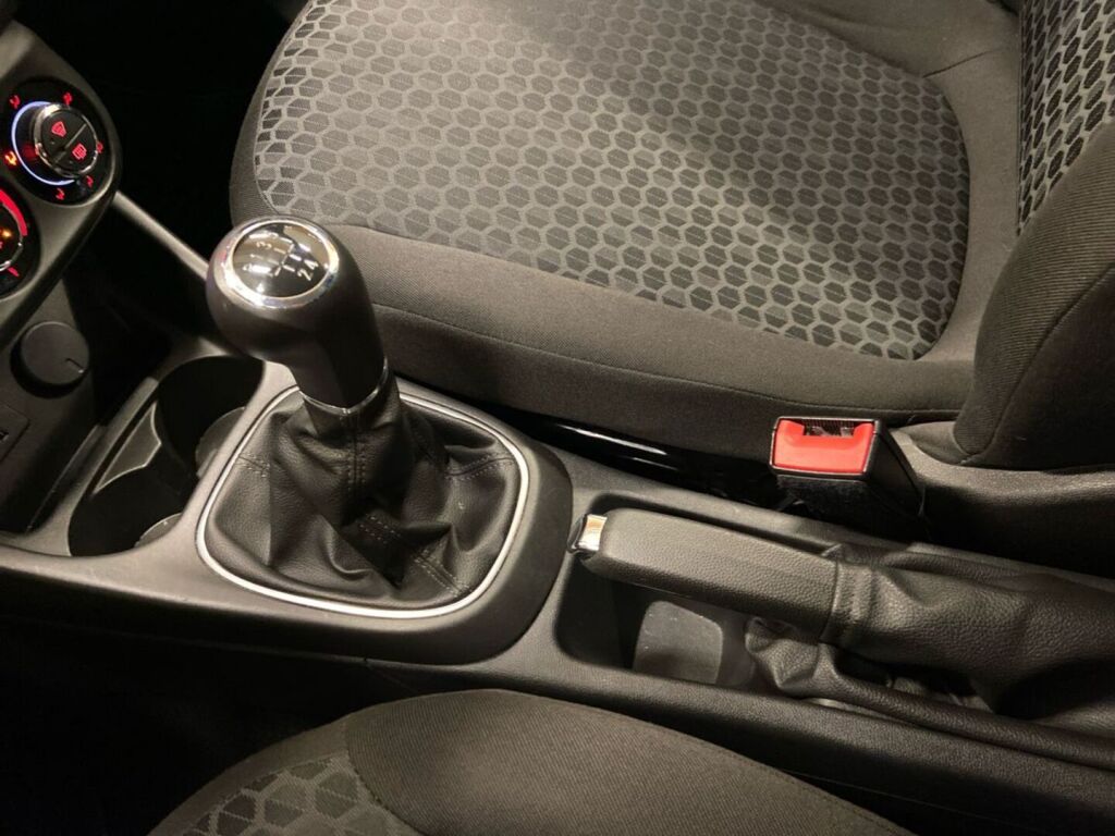 Opel Corsa 2016 Valkoinen