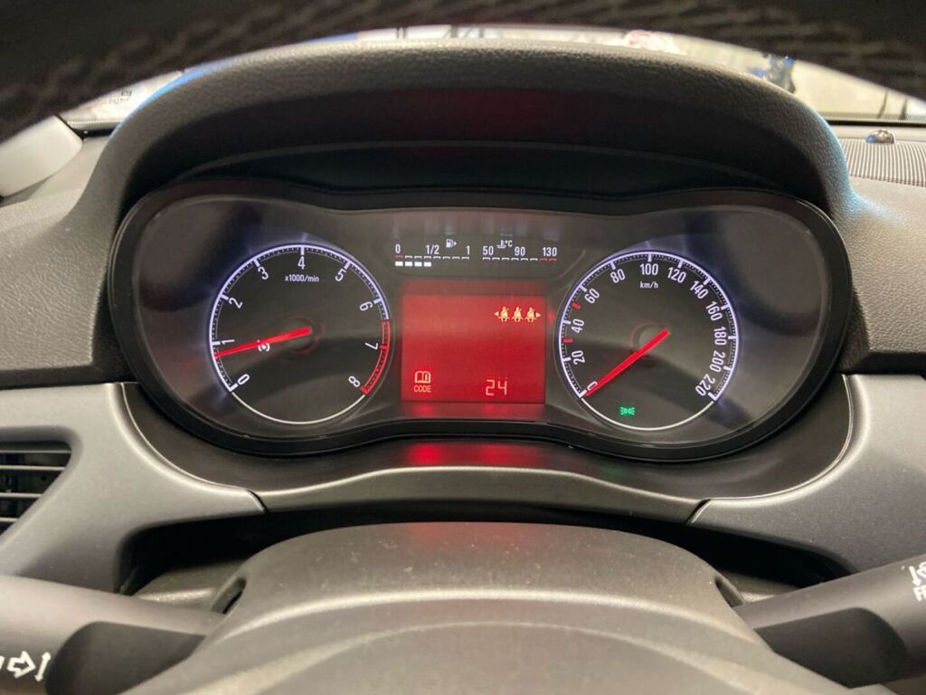 Opel Corsa 2016 Valkoinen