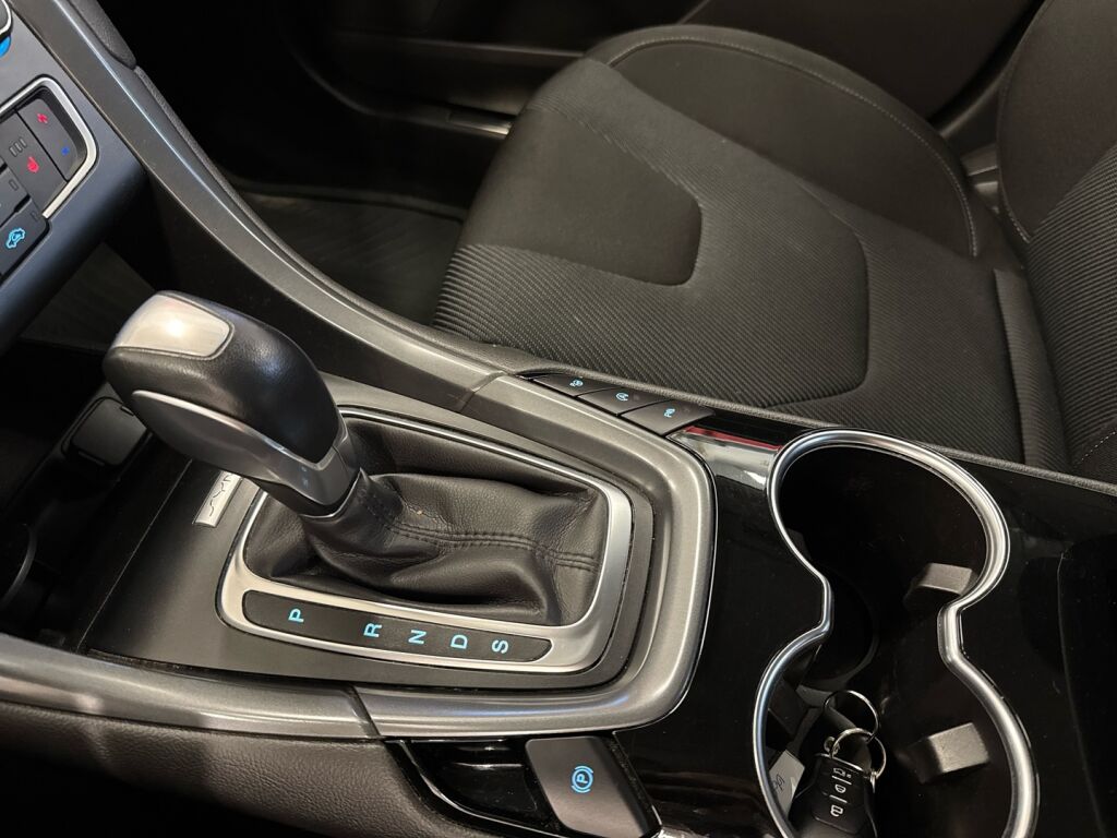 Ford Mondeo 2016 Punainen