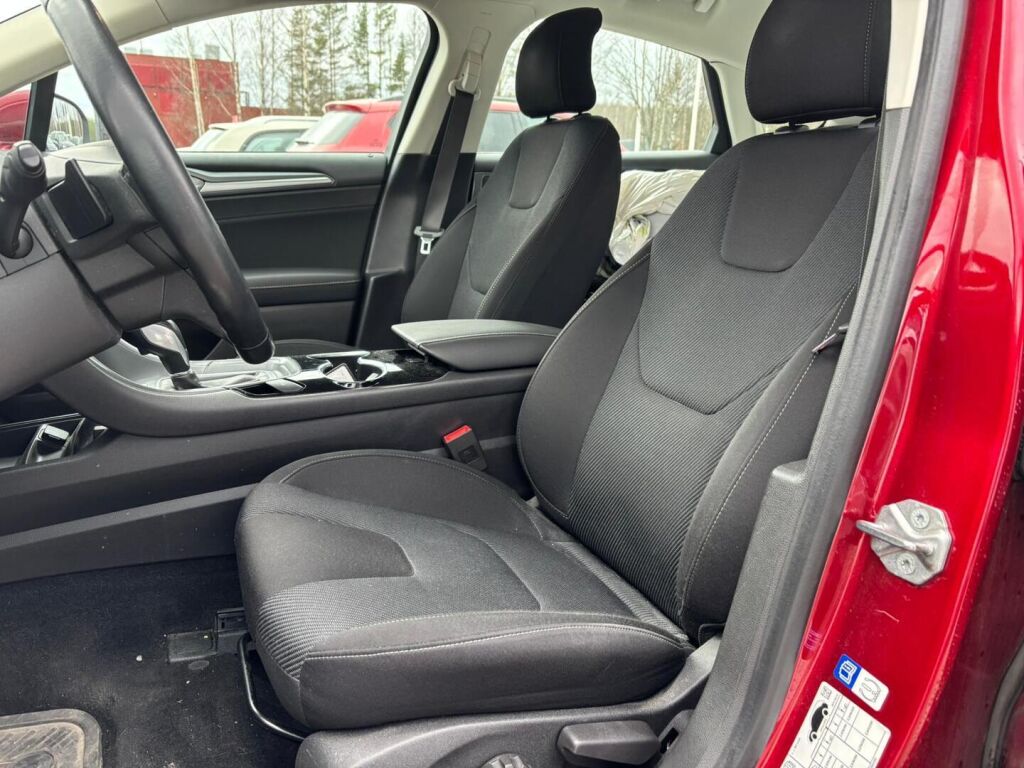 Ford Mondeo 2016 Punainen