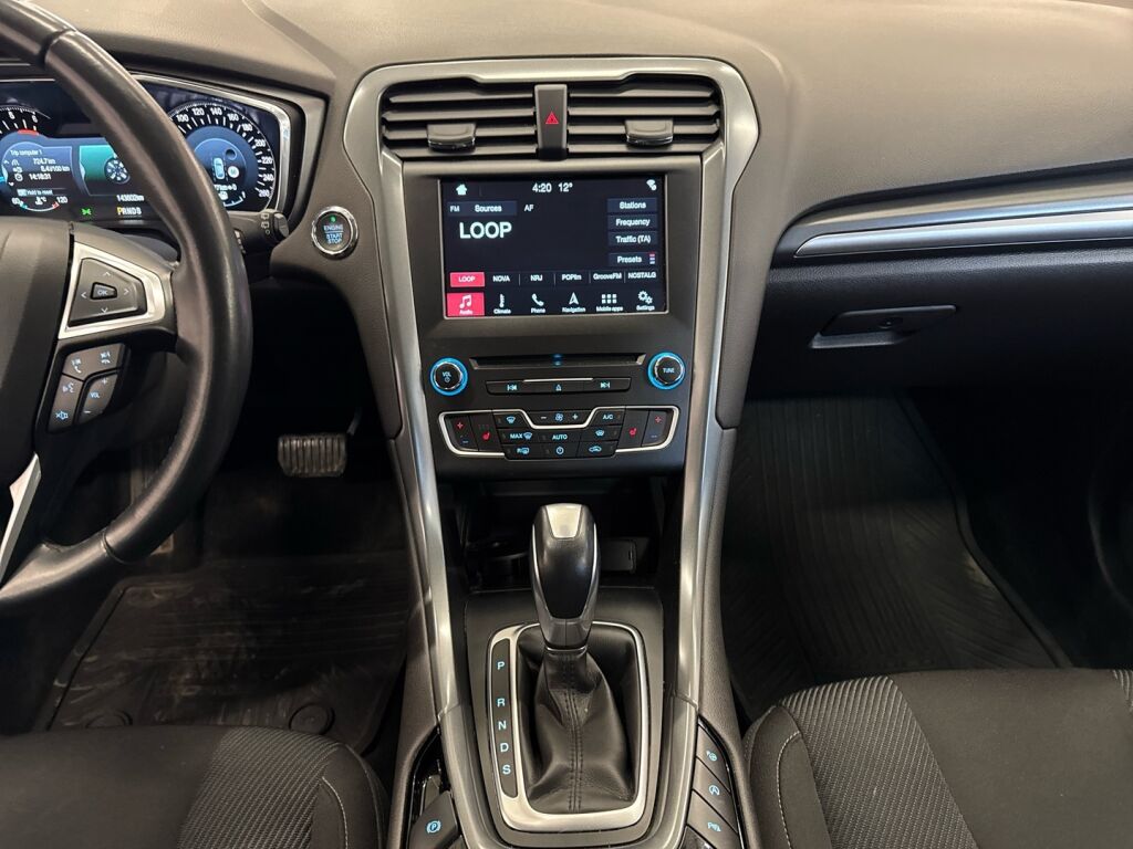 Ford Mondeo 2016 Punainen