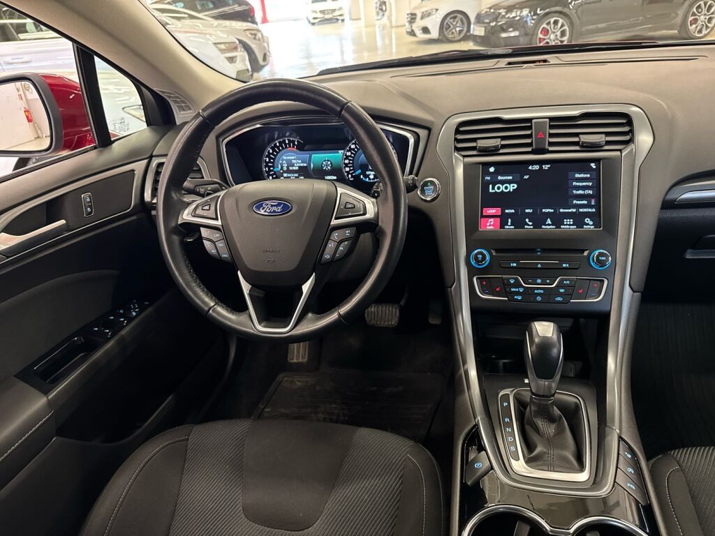 Ford Mondeo 2016 Punainen