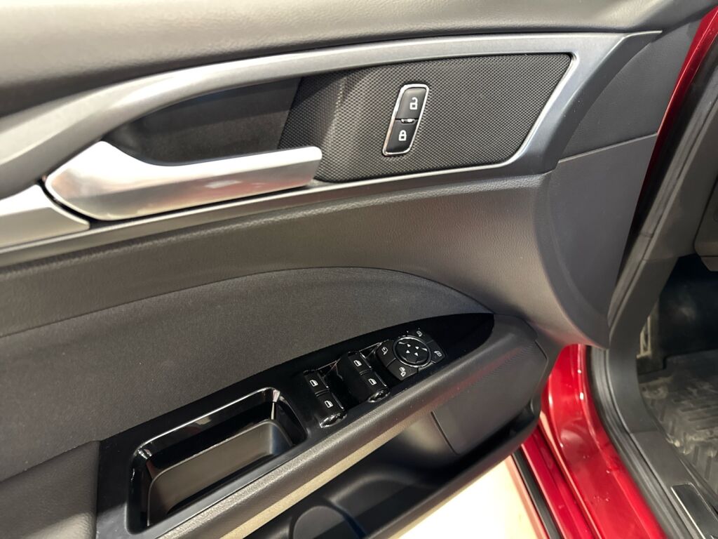Ford Mondeo 2016 Punainen