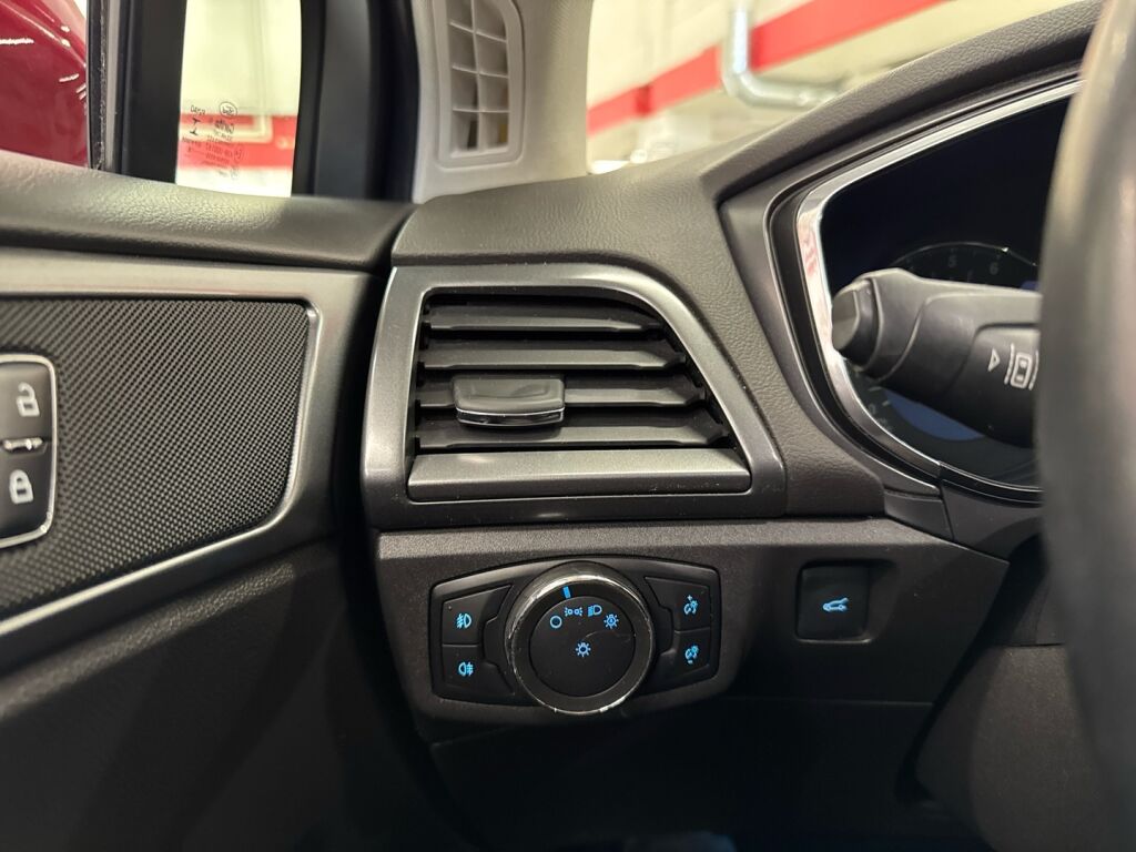 Ford Mondeo 2016 Punainen