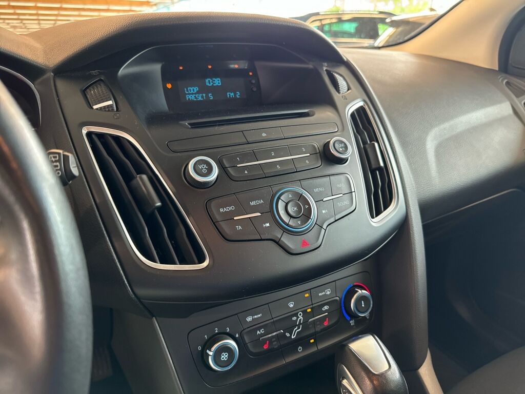 Ford Focus 2016 Valkoinen