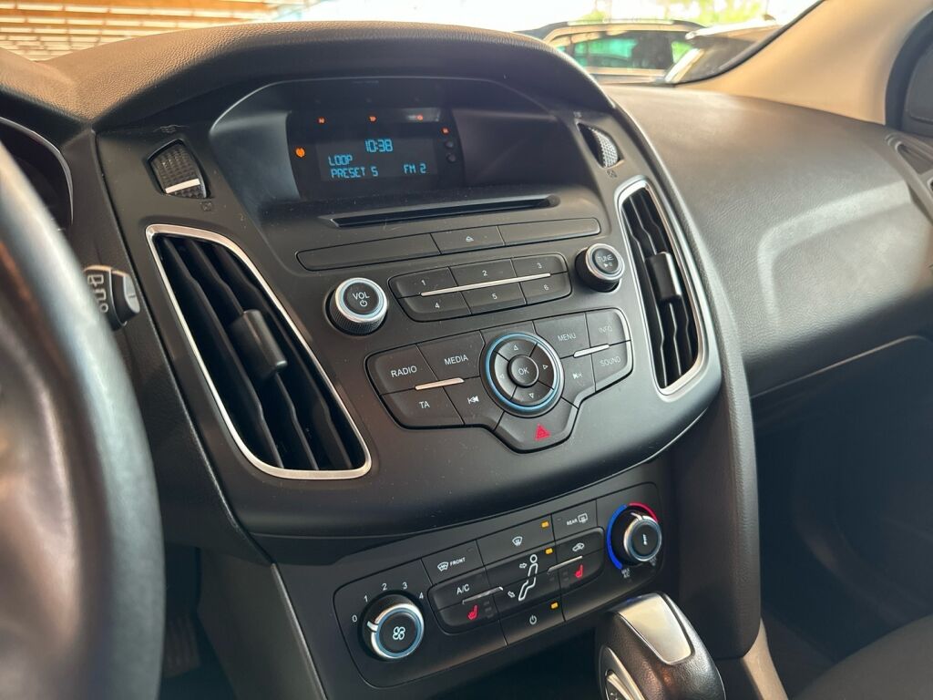 Ford Focus 2016 Valkoinen