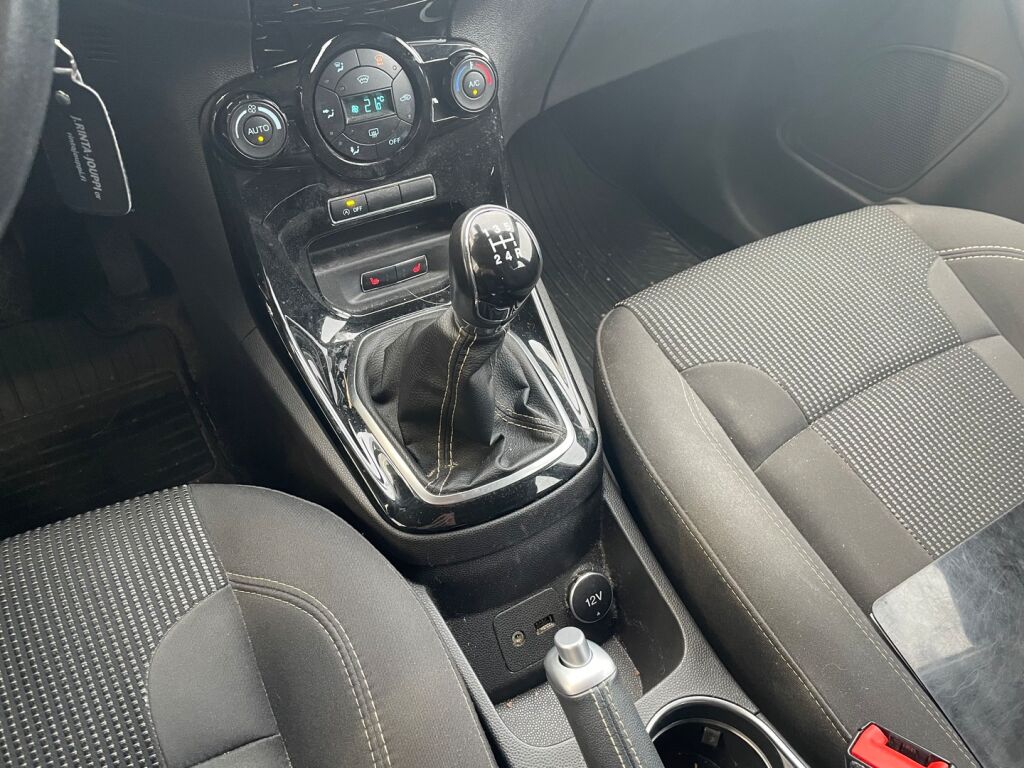 Ford Fiesta 2016 Valkoinen