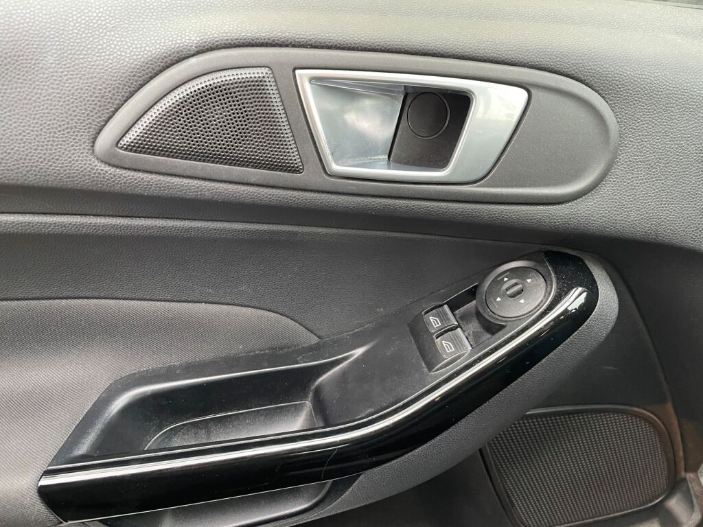 Ford Fiesta 2016 Valkoinen