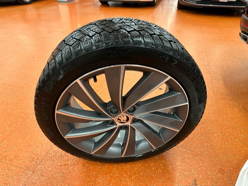 Skoda Octavia 2016 Musta