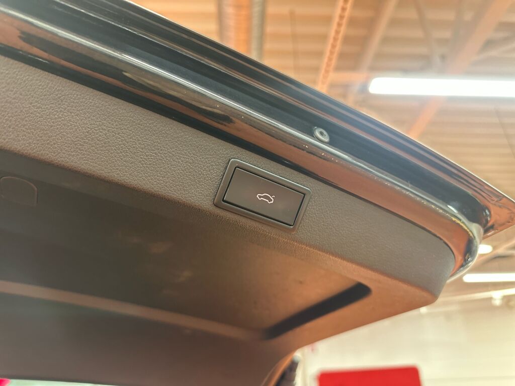 Skoda Octavia 2016 Musta