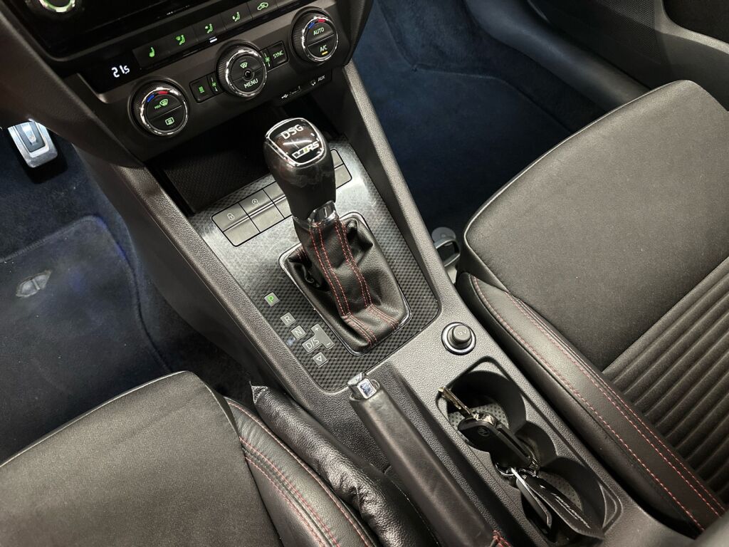 Skoda Octavia 2016 Musta