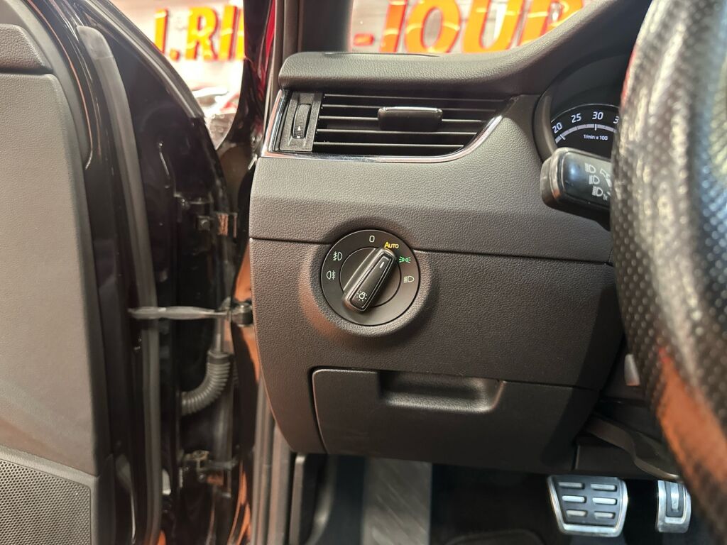 Skoda Octavia 2016 Musta