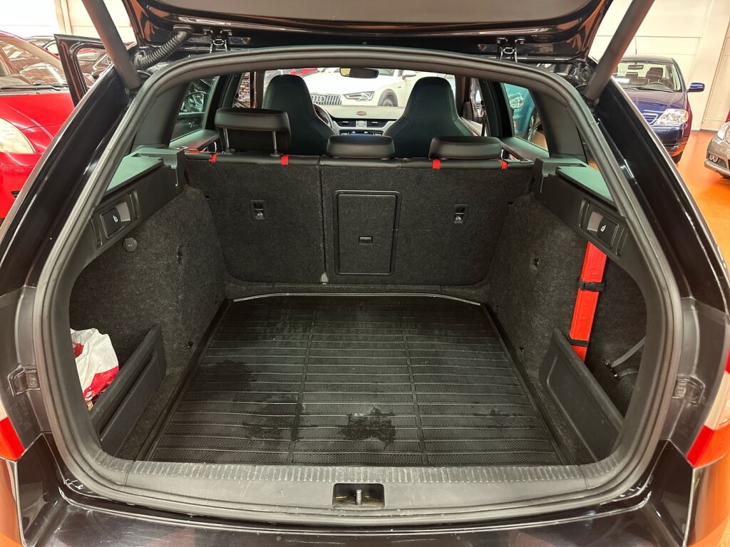 Skoda Octavia 2016 Musta