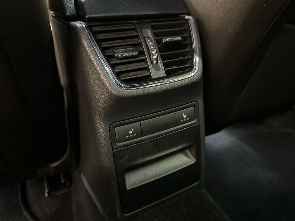 Skoda Octavia 2016 Musta