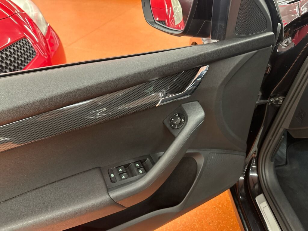 Skoda Octavia 2016 Musta