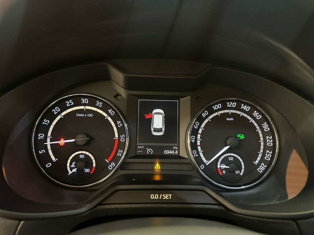 Skoda Octavia 2016 Musta