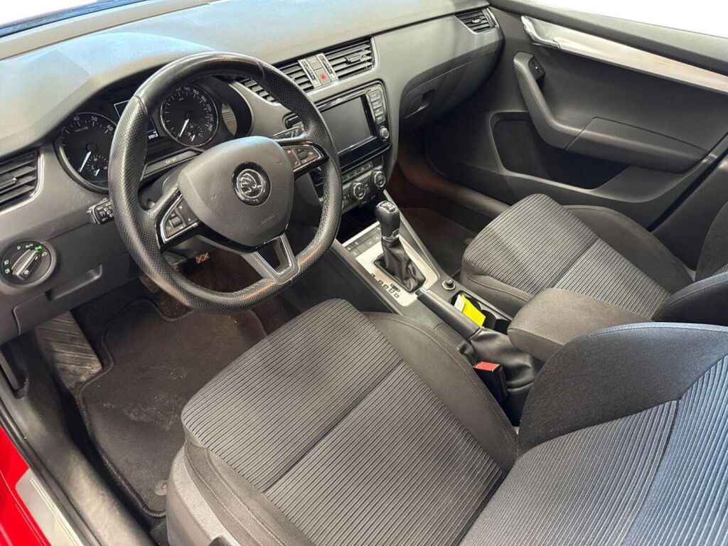 Skoda Octavia 2016 Punainen