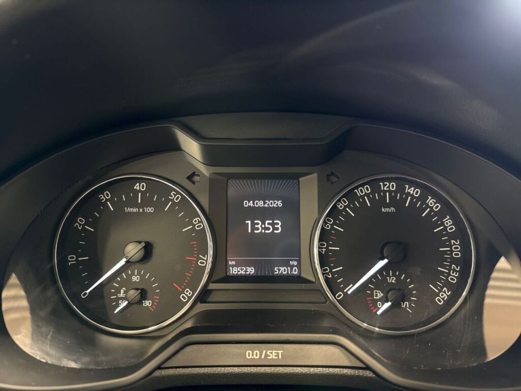 Skoda Octavia 2016 Punainen